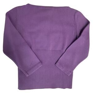Cozy lavender knit sweater with 3/4 sleeves and a ribbed waistband 💜✨ Size S